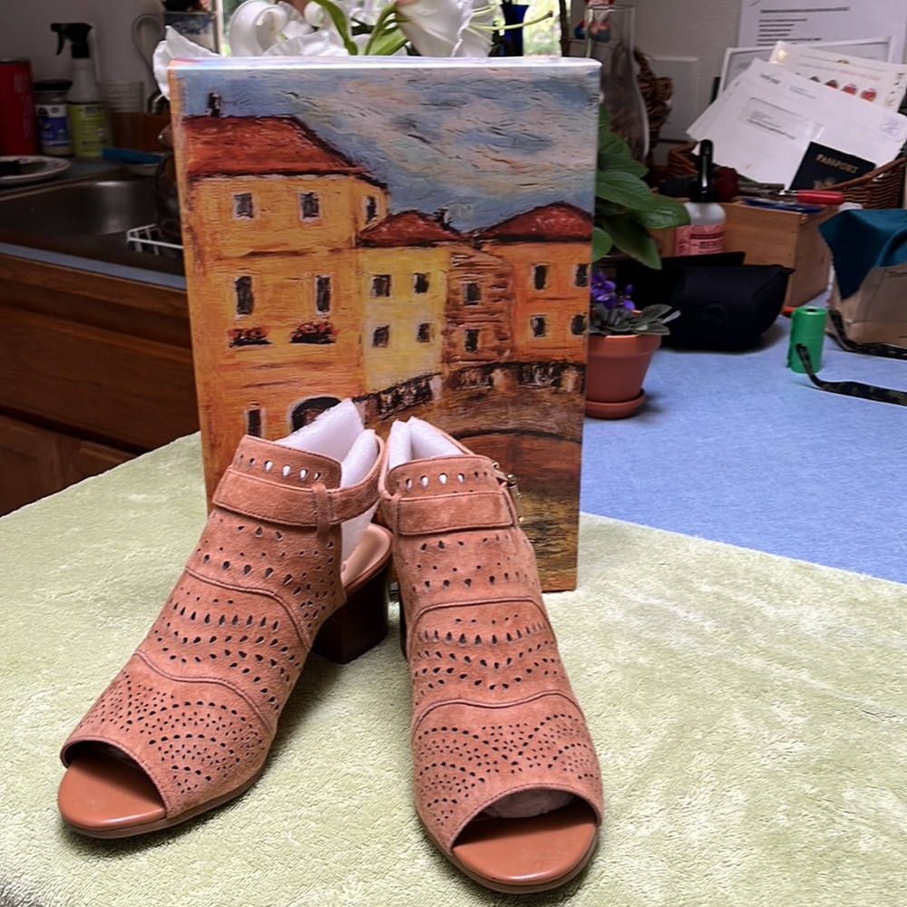 Bella Vita Sandals